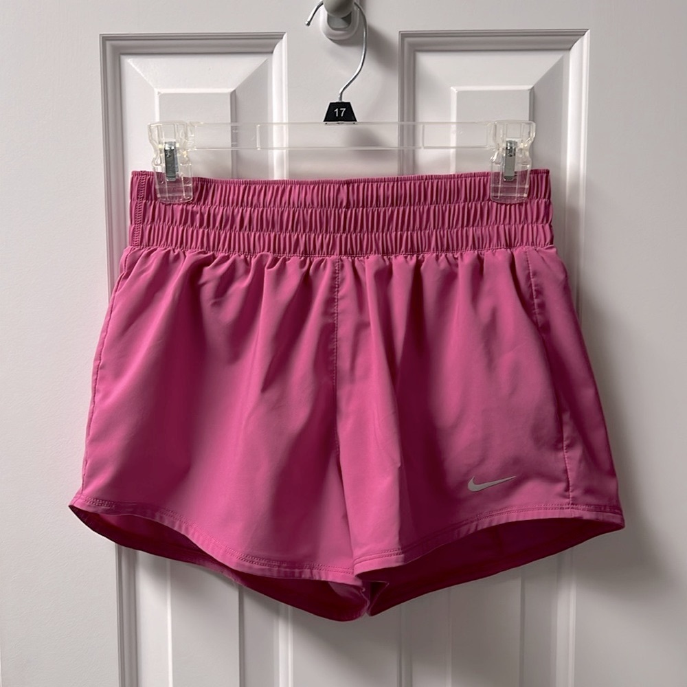 NWOT Nike One Women’s Mid-rise 3” Pink Running Shorts Size S
